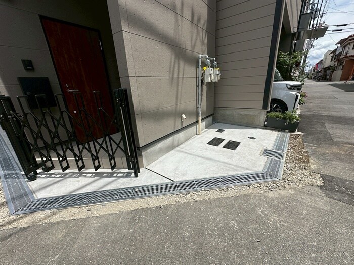 物件外観写真6　(駐車場)