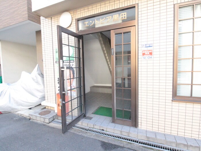 物件外観写真3　(エントランス部分)