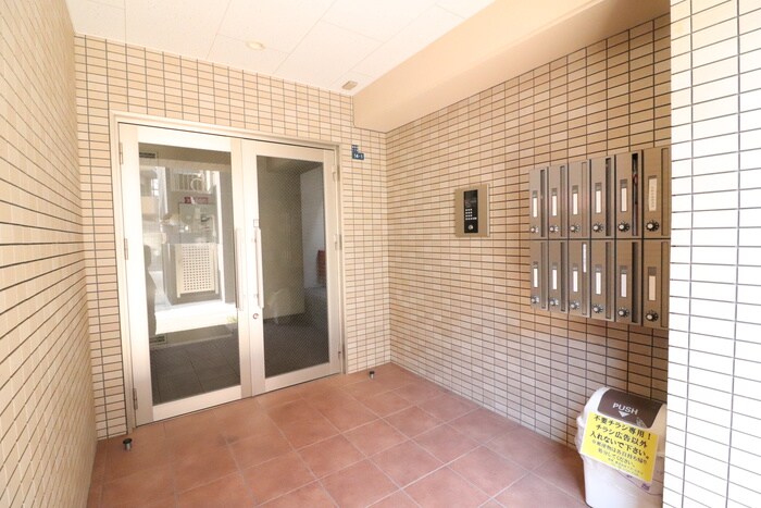 物件外観写真3　(エントランス部分)