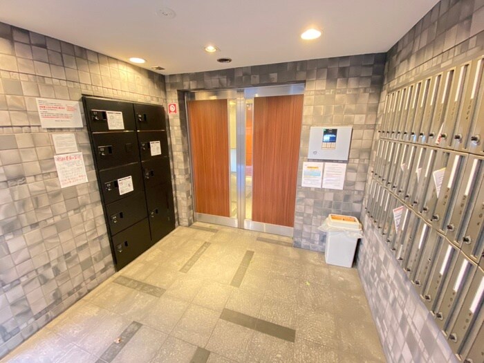 物件外観写真2　(エントランス部分)