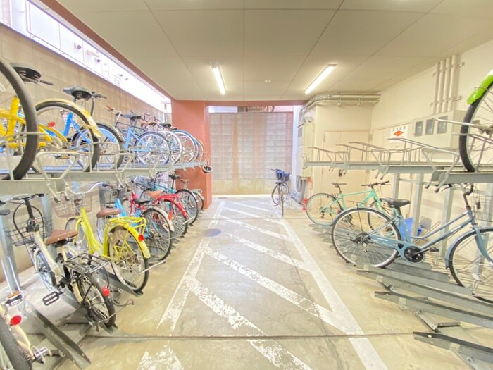 物件外観写真4　(駐輪場)