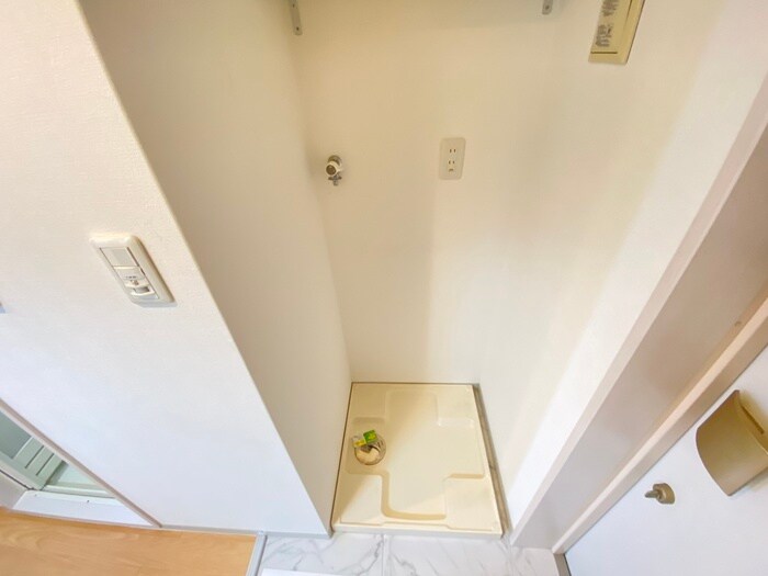 物件内観写真18　(洗濯機置場)