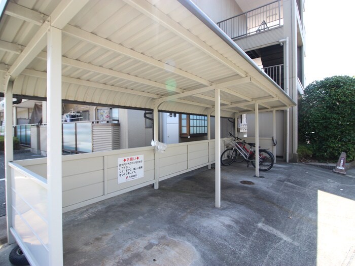 物件外観写真2　(駐輪場)
