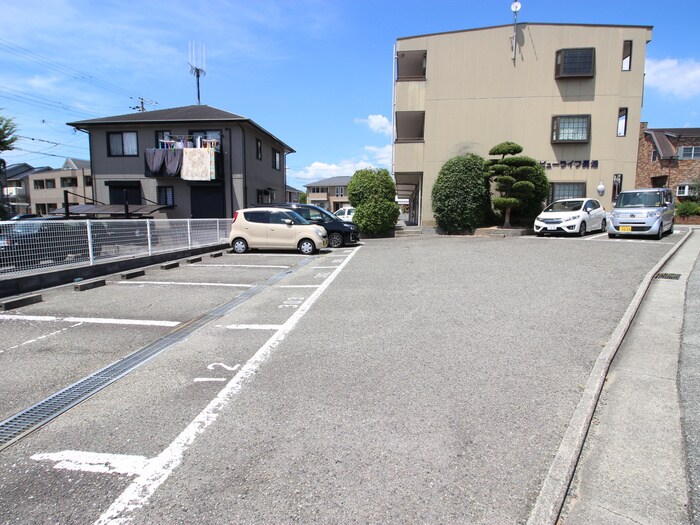 物件外観写真4　(駐車場)