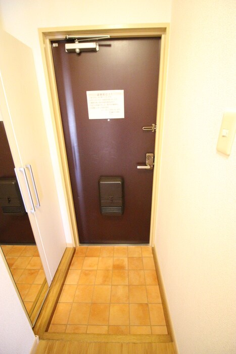 物件内観写真16　(玄関)