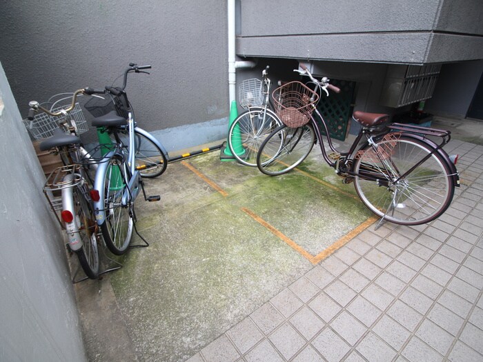 物件外観写真5　(駐輪場)