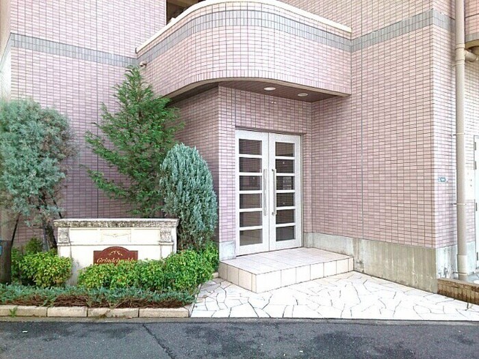 物件外観写真2　(エントランス部分)