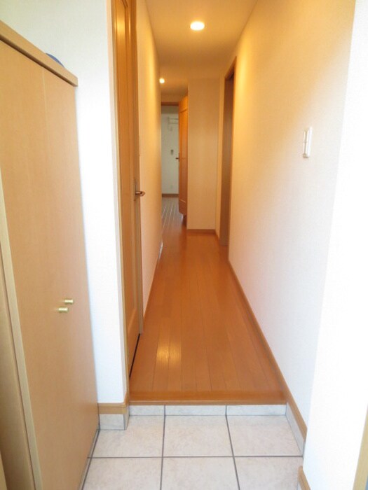 物件内観写真7　(玄関)