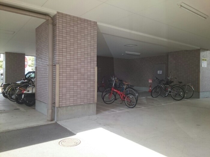 物件外観写真3　(駐輪場)