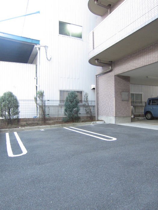 物件外観写真5　(駐車場)