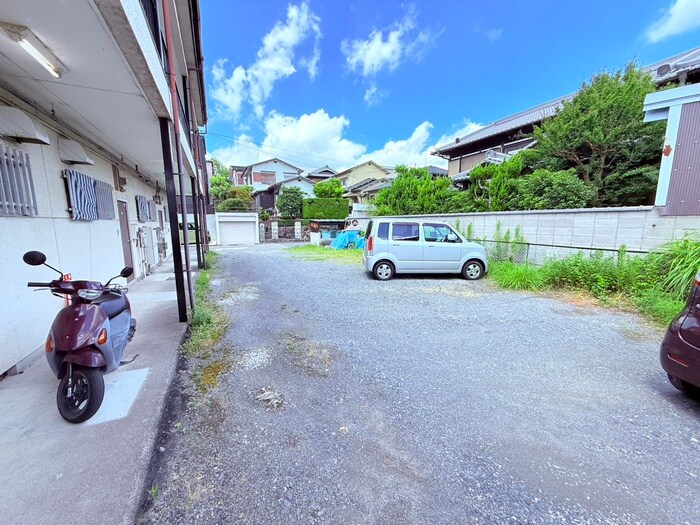 明光ハイツの駐車場