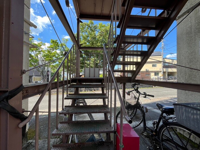 物件外観写真4　(エントランス部分)