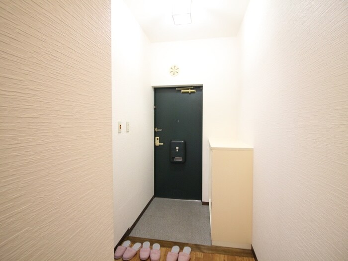 物件内観写真18　(玄関)