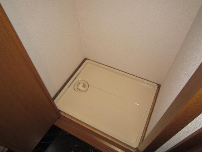 物件内観写真14　(洗濯機置場)