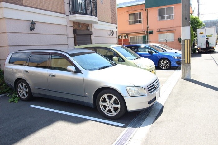 物件外観写真5　(駐車場)