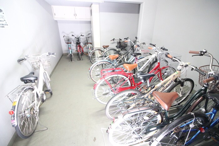 物件外観写真4　(駐輪場)
