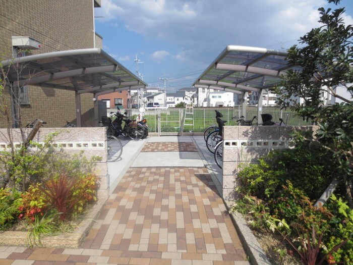 物件外観写真4　(駐輪場)