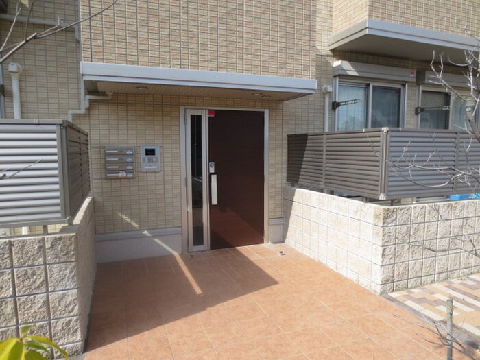 物件外観写真5　(エントランス部分)