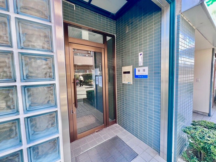 物件外観写真3　(エントランス部分)