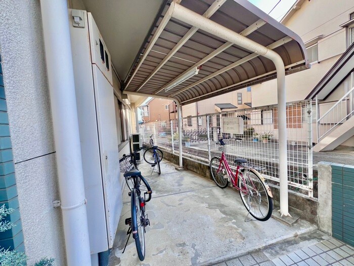 物件外観写真6　(駐輪場)