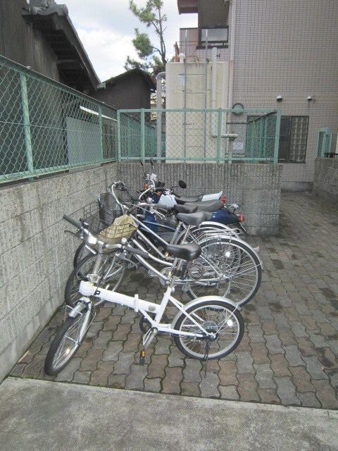 物件外観写真3　(駐輪場)