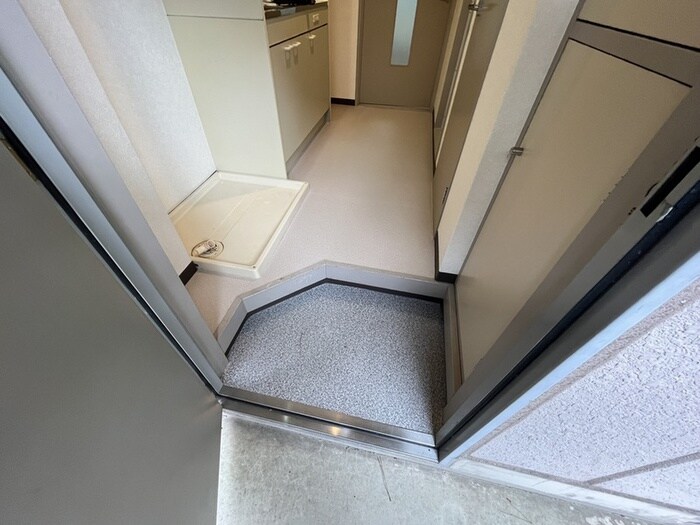 物件内観写真10　(玄関)