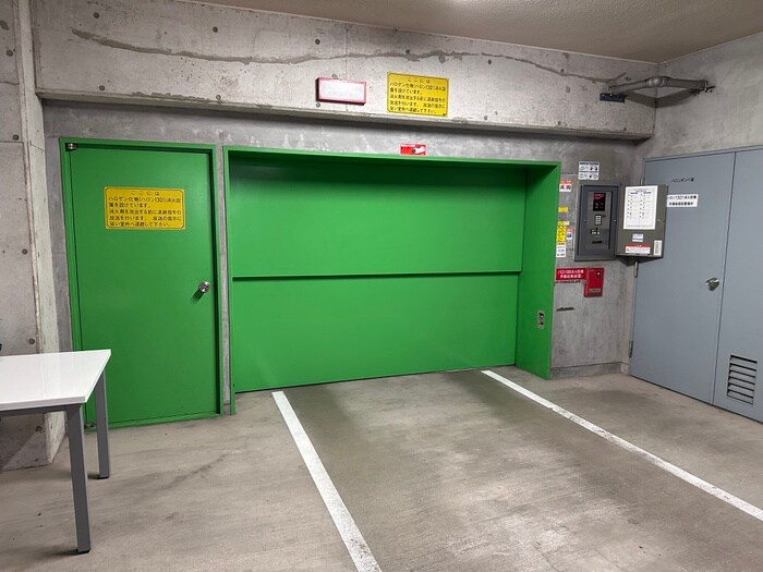 物件外観写真5　(駐車場)