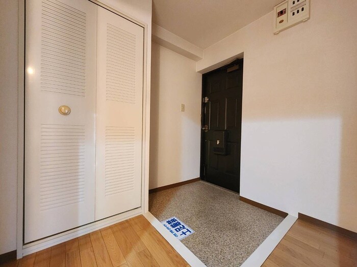 物件内観写真22　(玄関)