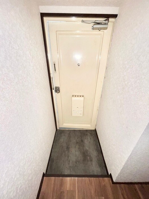 物件内観写真12　(玄関)