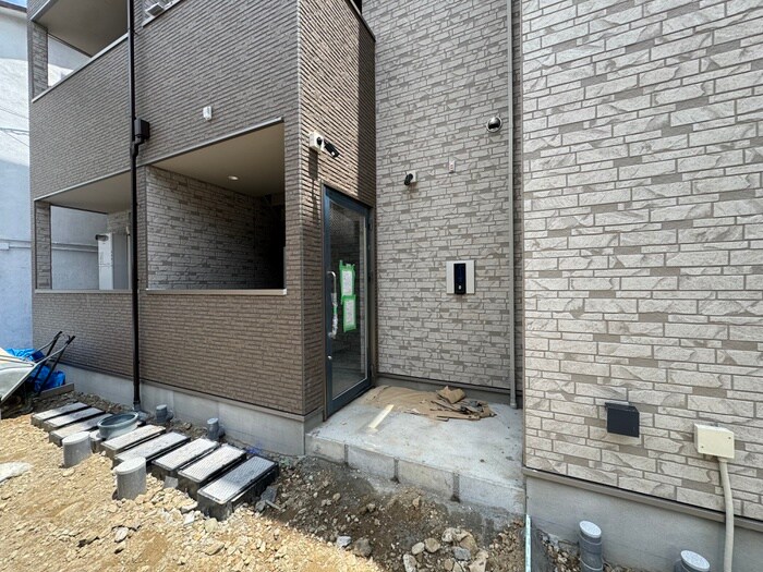 物件外観写真5　(エントランス部分)