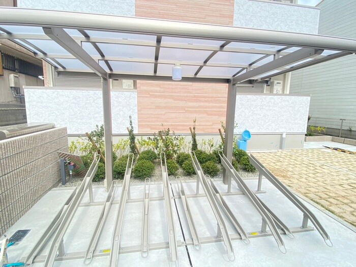 物件外観写真4　(駐輪場)