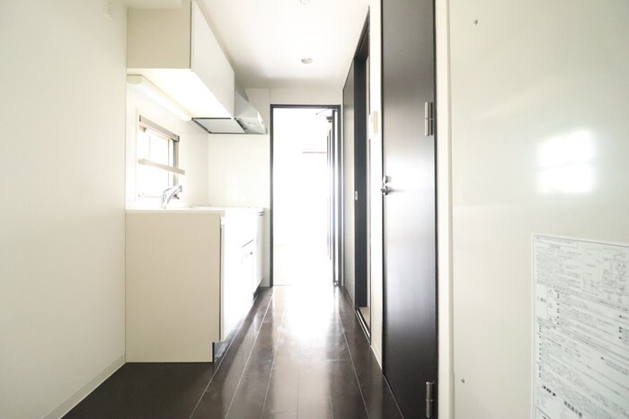 物件内観写真14　(廊下)