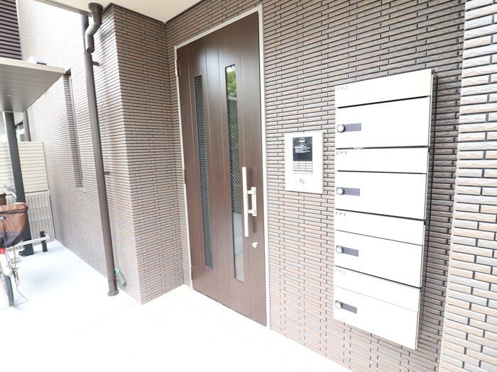 物件外観写真4　(エントランス部分)