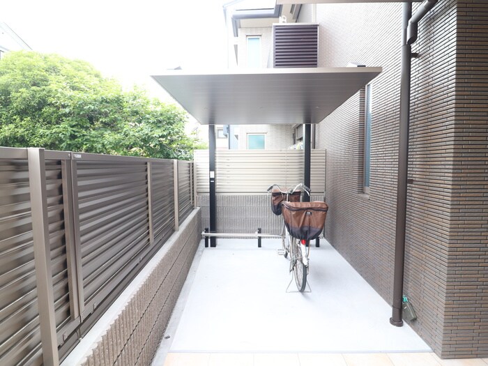 物件外観写真5　(駐車場)