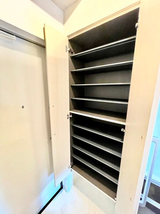 物件内観写真8　(靴箱)