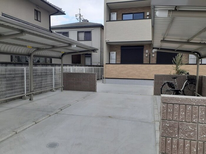 物件外観写真3　(駐輪場)