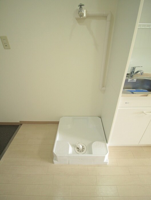 物件内観写真11　(洗濯機置場)