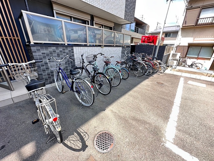 物件外観写真2　(駐輪場)