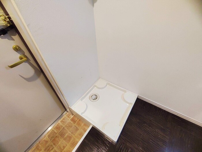 物件内観写真14　(洗濯機置場)