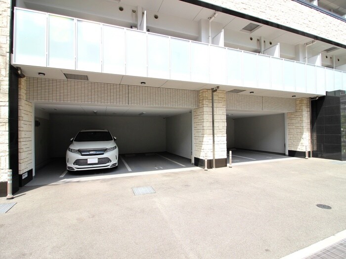 物件外観写真4　(駐車場)