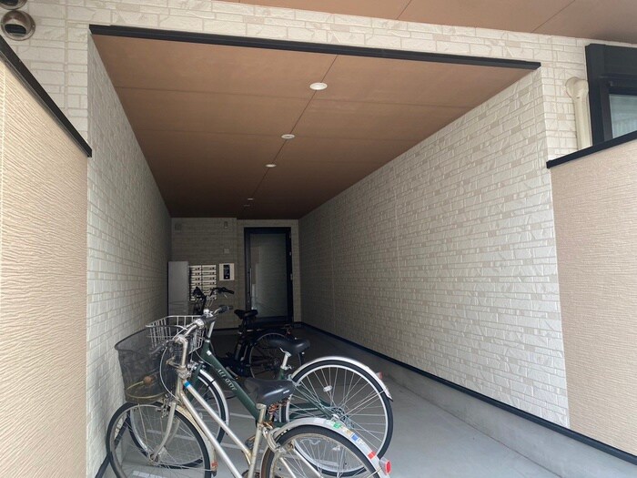 物件外観写真3　(駐輪場)