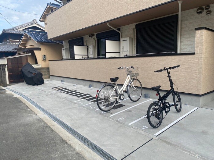 物件外観写真5　(駐輪場)