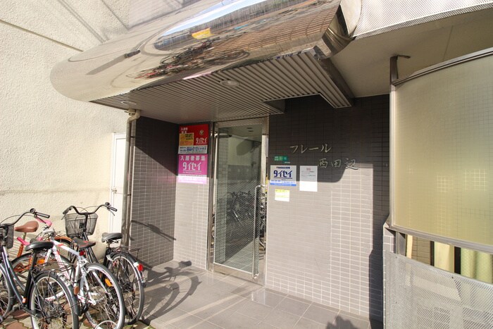 物件外観写真2　(エントランス部分)