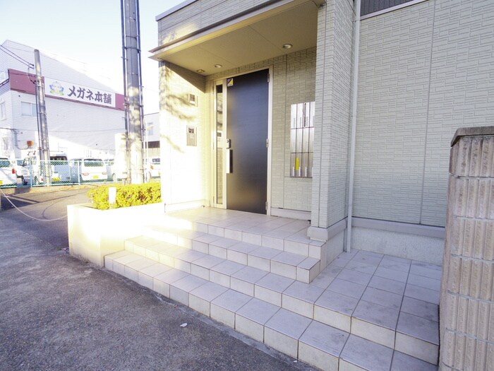 物件外観写真3　(エントランス部分)