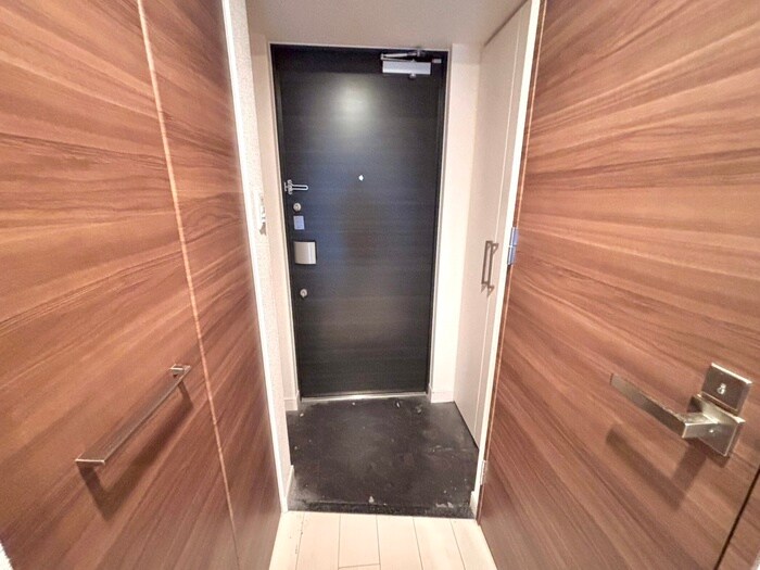 物件内観写真12　(玄関)