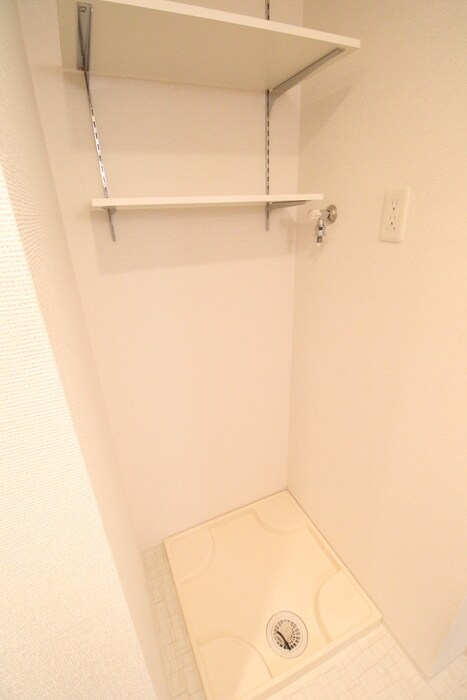 物件内観写真18　(洗濯機置場)