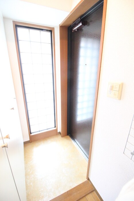 物件内観写真11　(玄関)