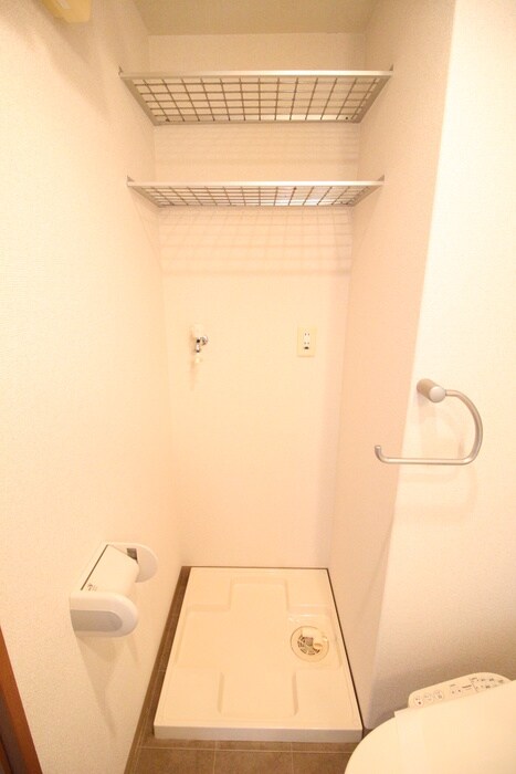 物件内観写真15　(洗濯機置場)