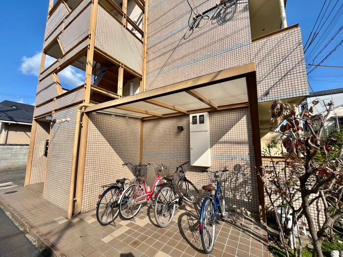 物件外観写真4　(駐輪場)