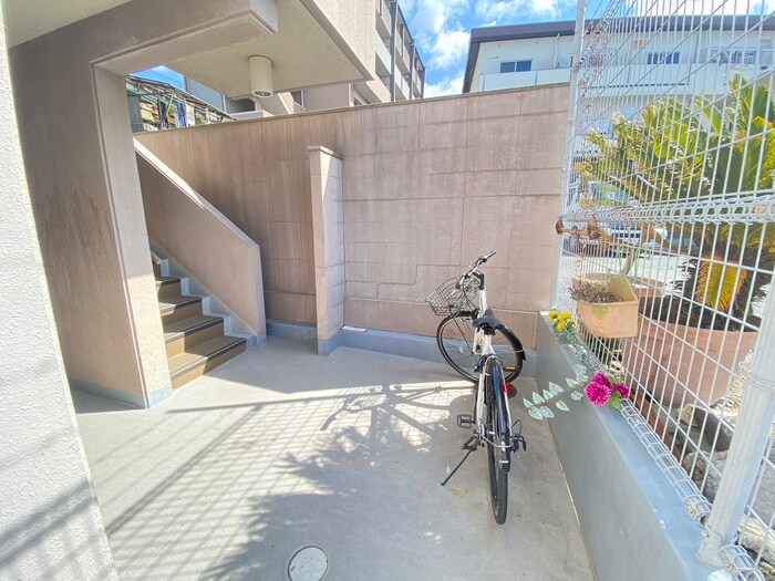 物件外観写真5　(駐輪場)
